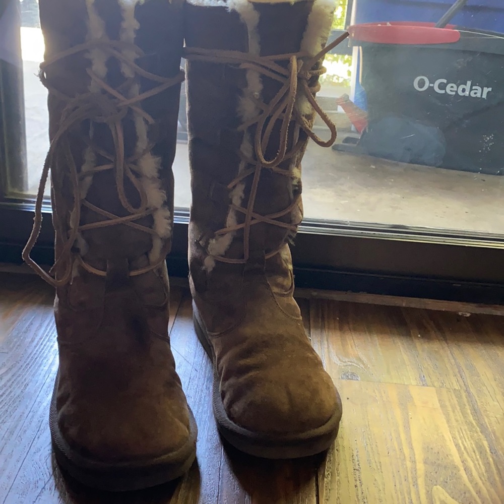Widely suede boots UGGS size 9